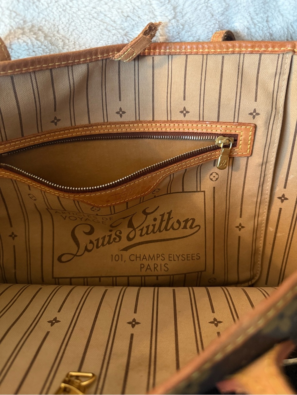 Louis Vuitton Monogram Canvas Tote in Brown and Tan - Picture 4 of 4